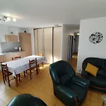 La Maison Des Rosiers
