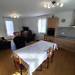 La Maison Des Rosiers