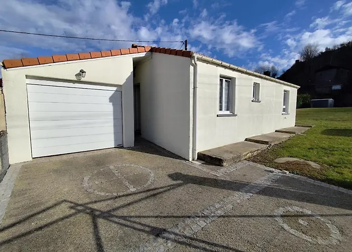 La Maison Des Rosiers